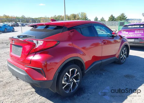 2021 Toyota C-Hr Xle z USA, uszkodzony, nr VIN JTNKHMBX5M1105096